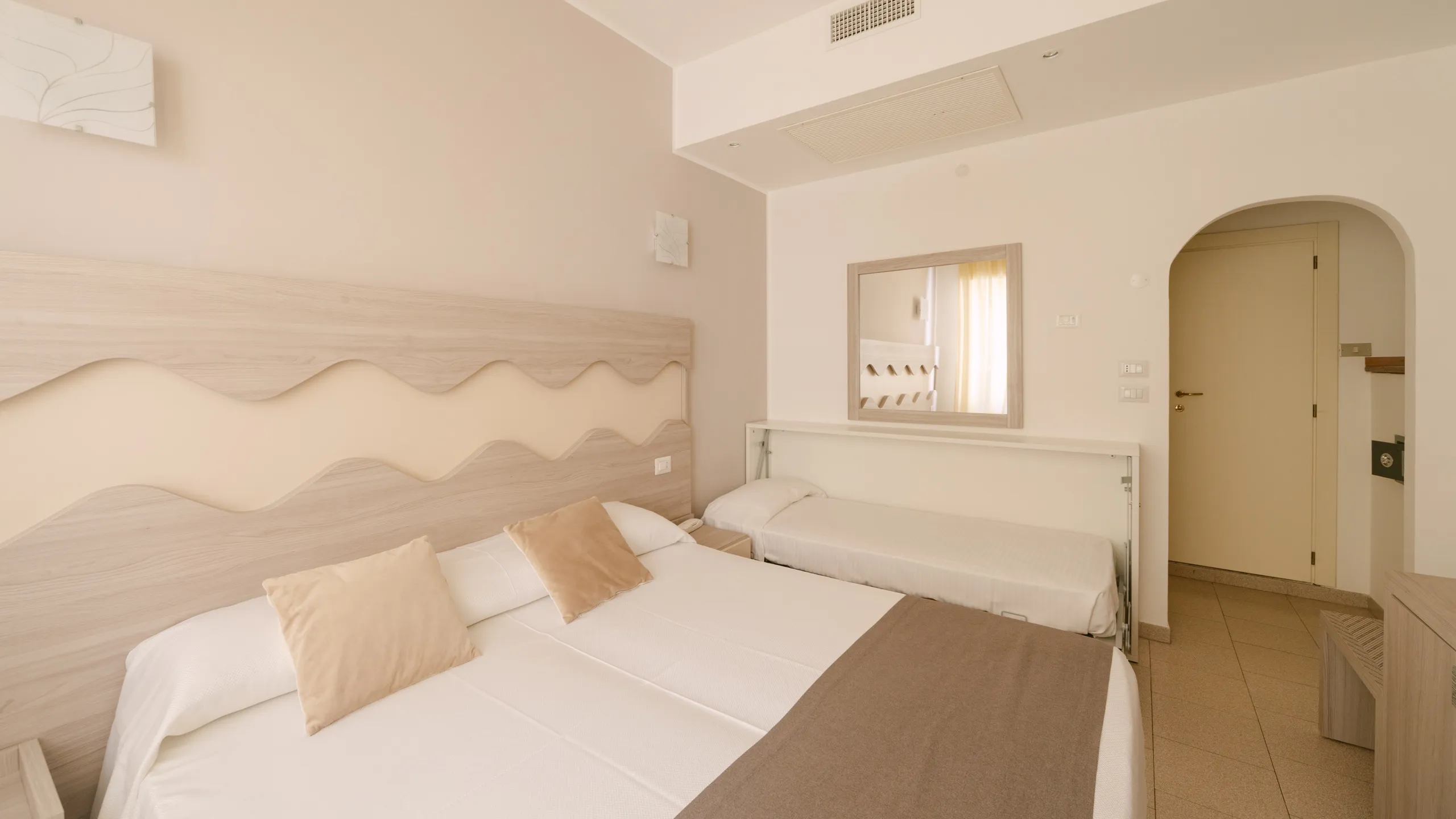 Hotel-Residence-La-Palma-Camera-Tripla-Standard-111-05-orizzontale