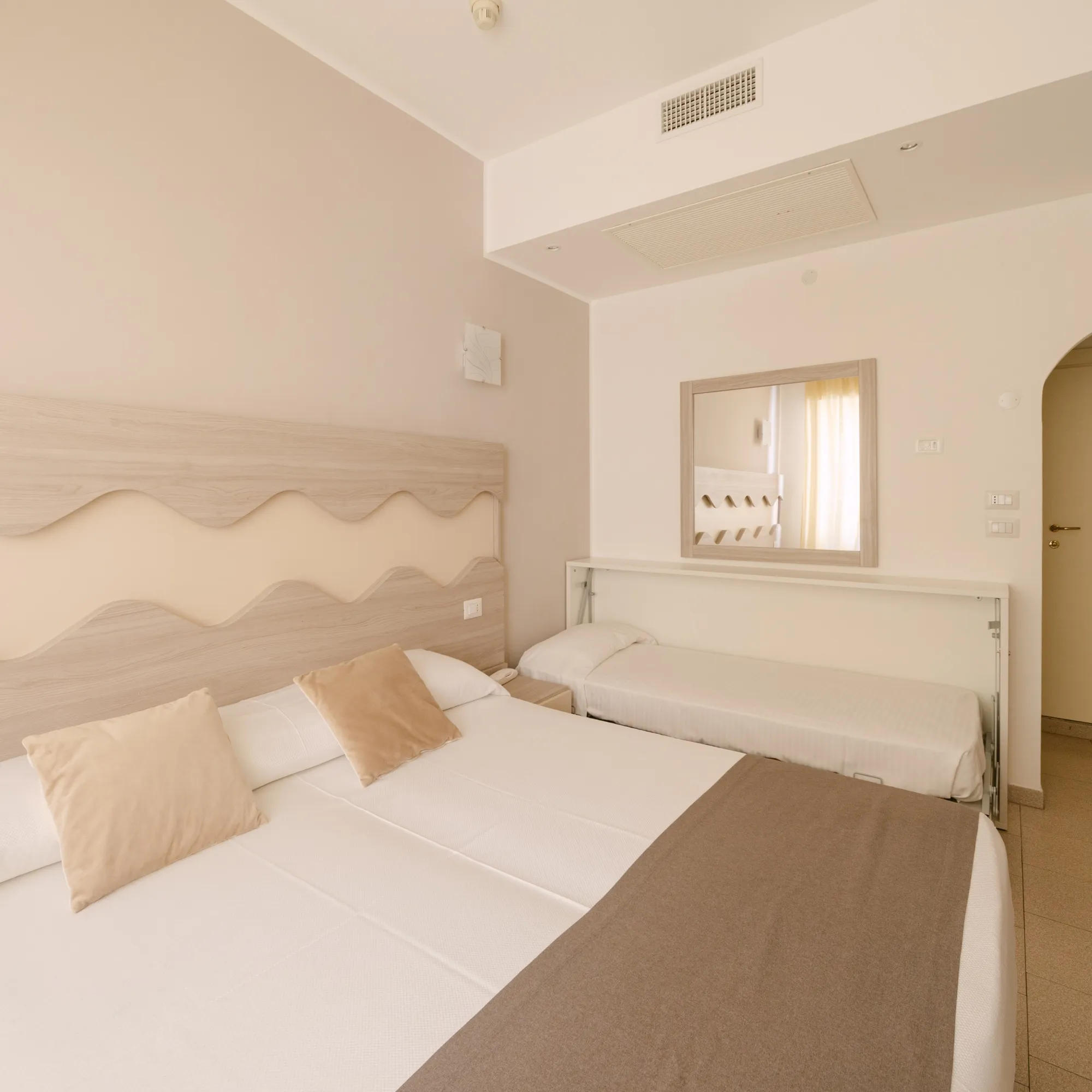 Hotel-Residence-La-Palma-Camera-Tripla-Standard-111-05-quadrata